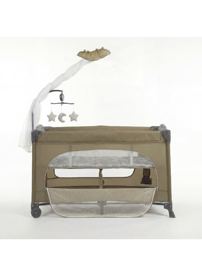 كول بيبي سرير أطفال متنقل دورين (Baby Travel Cot) قابل للطي مع ناموسية، فتحة جانبية بسوستة، ألعاب معلقة، وعجلات بفرامل - محبس للأطفال - Image 5