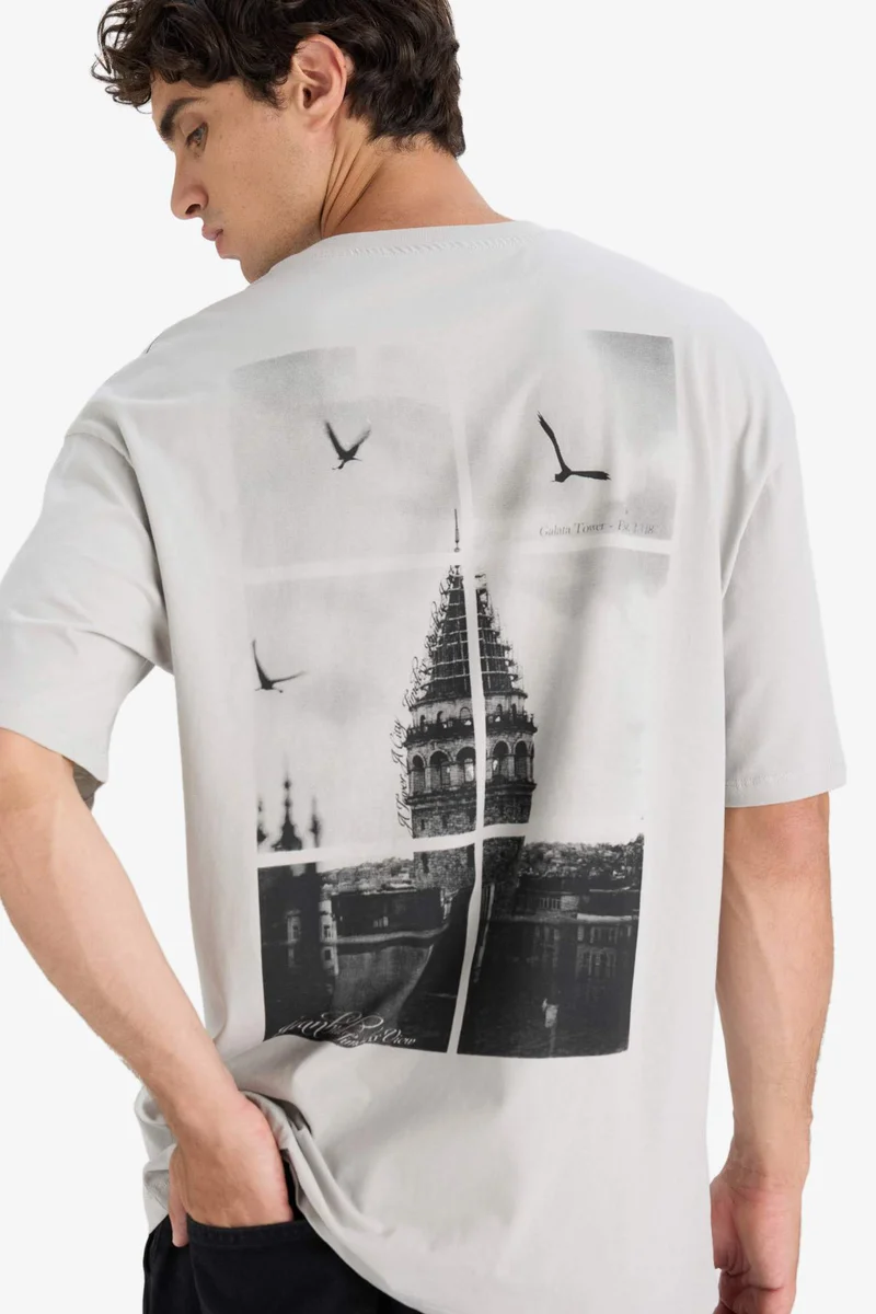 ديفاكتو Boxy Fit Crew Neck Printed Short Sleeve T-Shirt