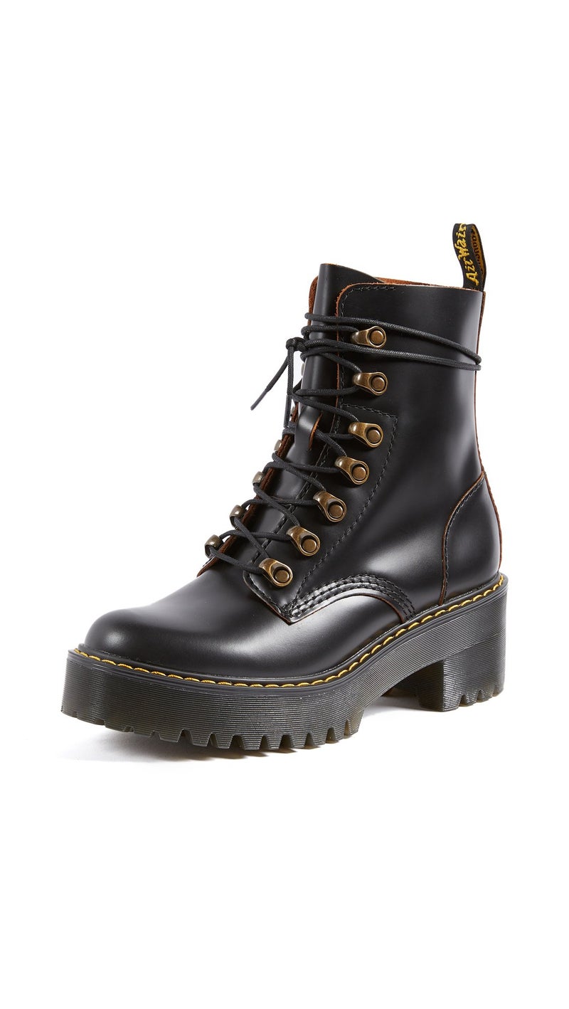 Dr Martens حذاء دكتور مارتنز النسائي ليونا الجلد بكعب، أسود ناعم، 8 - Image 1