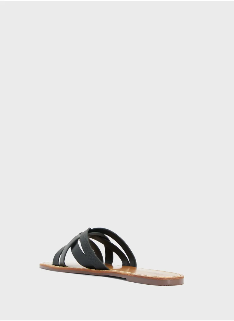 جينجر Crossover Strap Flat Sandal