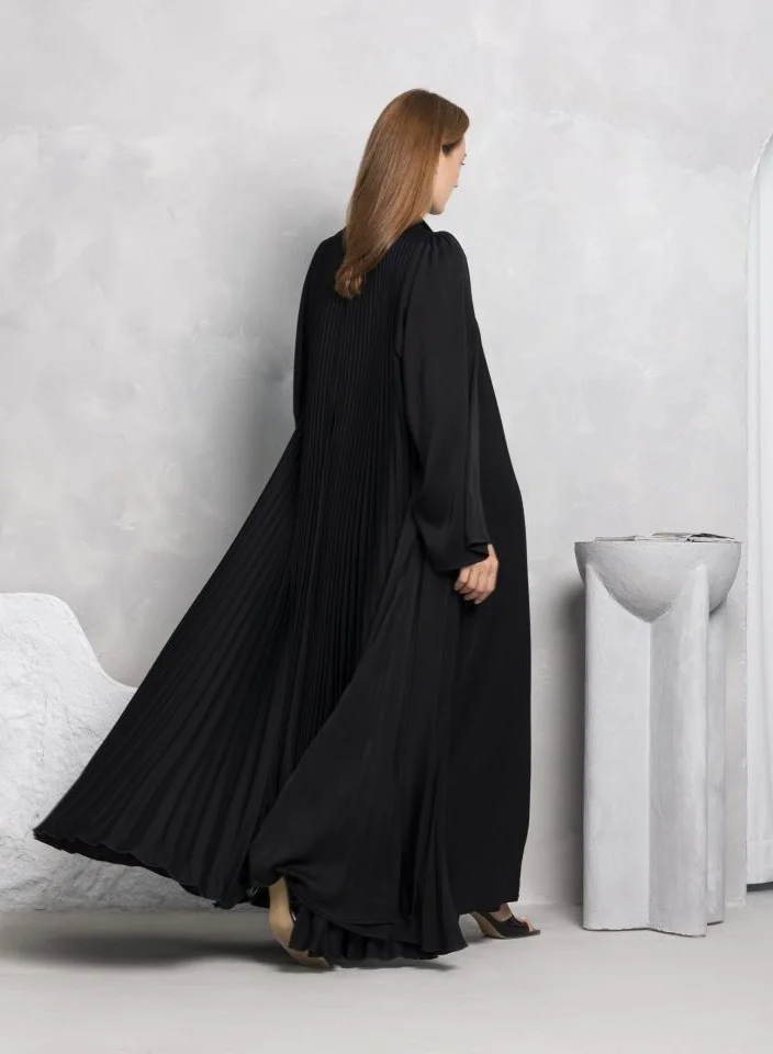 نيكياس قماش نيدا مع بطانة سادة وعباية مجعدة