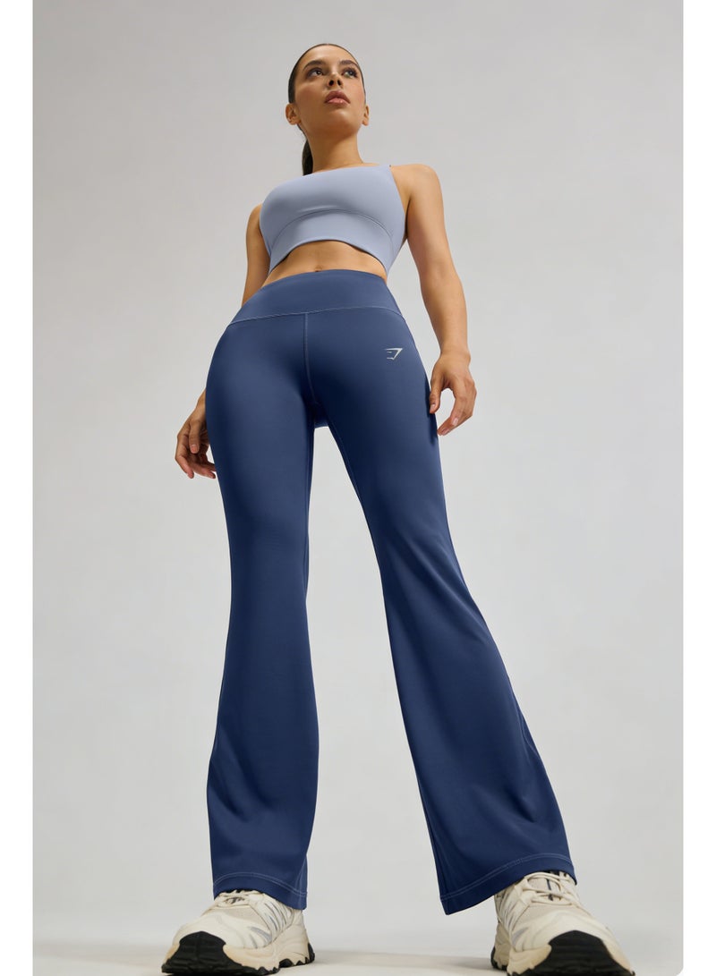 جيمشارك بنطلون رياضي Gymshark للسيّدات باللون الأزرق الداكن ضاغط بزاوية منبثقة - Image 1