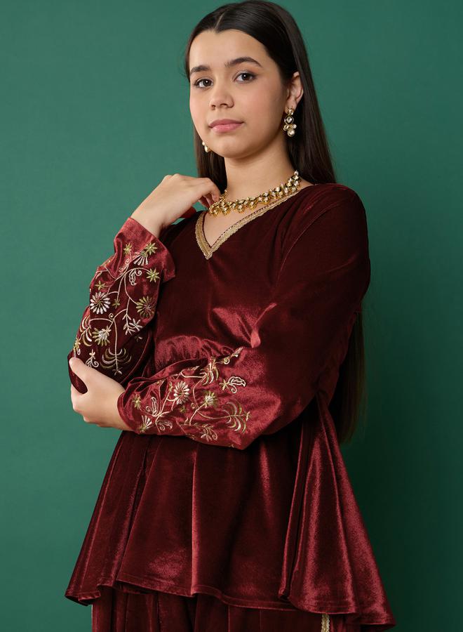 NOH.VOH Embroidered Velvet Peplum Top With Dhoti Pants by Styli  - Image 4