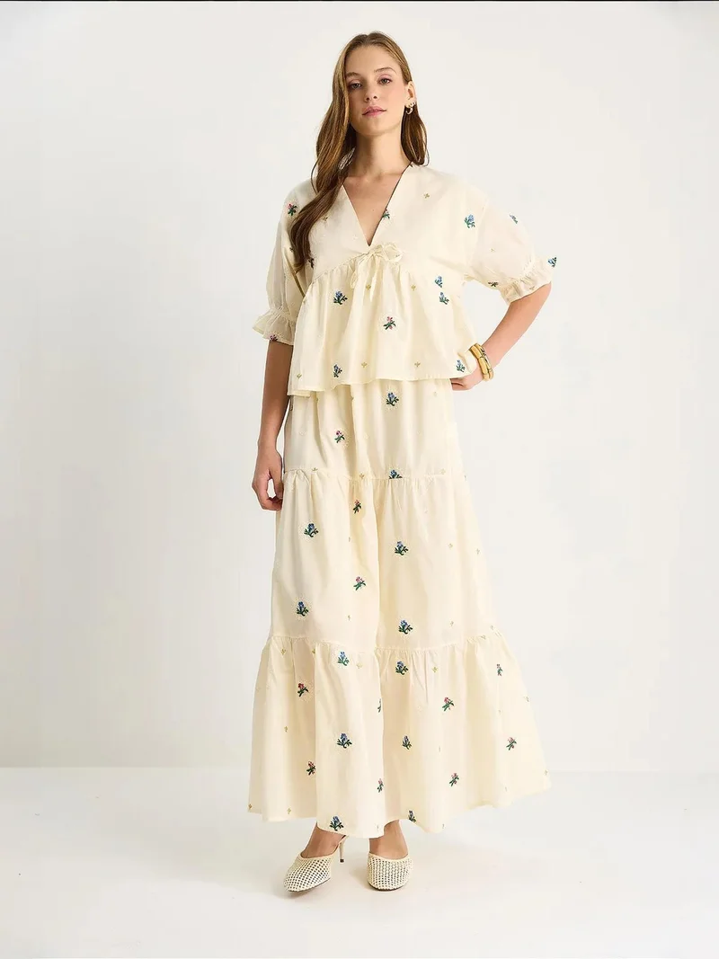 بيانكو لوتشي طقم قطعتين واسع مطرز بالزهور بياقة على شكل حرف  من لوتشي