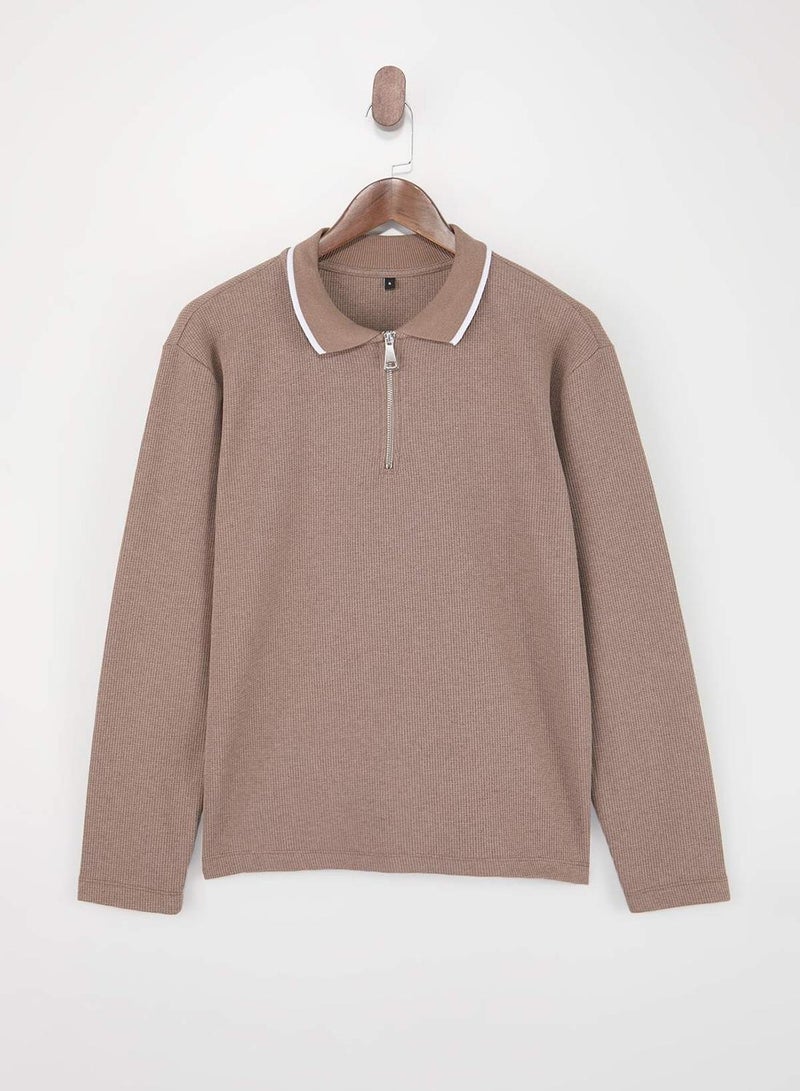 trendyol Light Brown Loose Fit Textured Collar Line Detail Zippered Polo Neck T-Shirt - Image 4