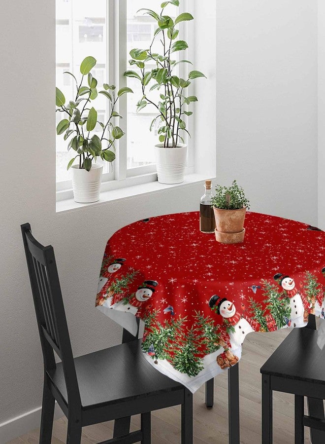 HELLOWINK مفرش طاولة مستطيل أو دائري بتصميم شجرة عيد الميلاد ورجل الثلج وندفة الثلج، مقاس 54×54 بوصة، أحمر، مناسب للاستخدام الداخلي والخارجي، غطاء طاولة من قماش مقاوم للماء، مثالي للحفلات والعطلات والنزهات والمطابخ وتزيينات عيد الميلاد. - Image 3