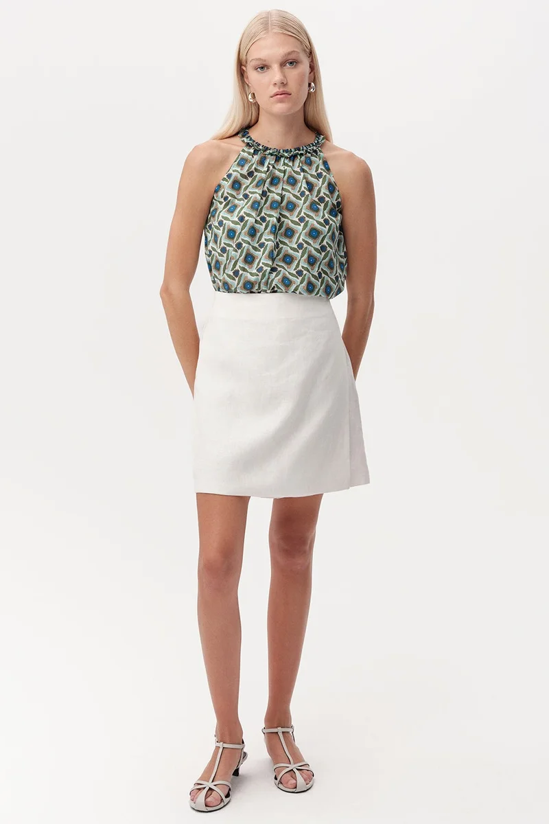 اكسيكيوز شورت أبيض من الكتان بنسيج عادي وخصر مطاطي