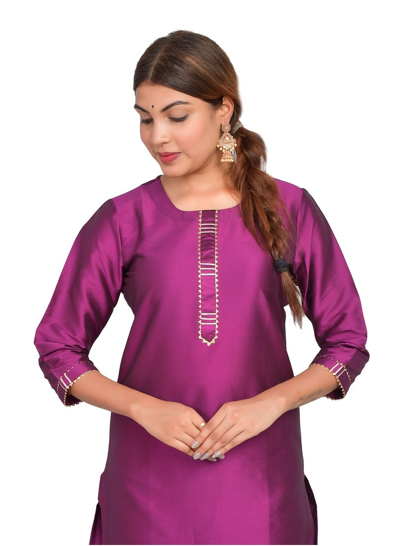 ريارا - كورتي نسائي بنفسجي مع بنطلون طقم 3/4 كم كورتا بانت طقم حرير فني (تفتا عادي) مقاس S - Image 1