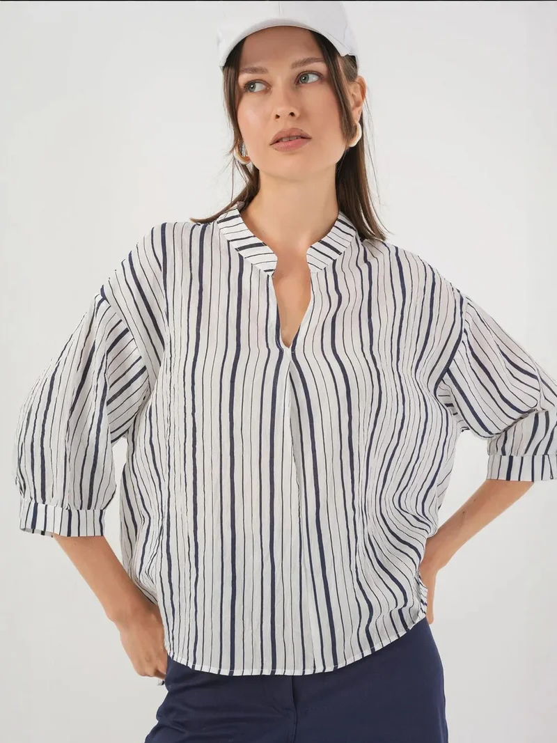 بيغ دارت بلوزة بياقة على شكل حرف  مخططة