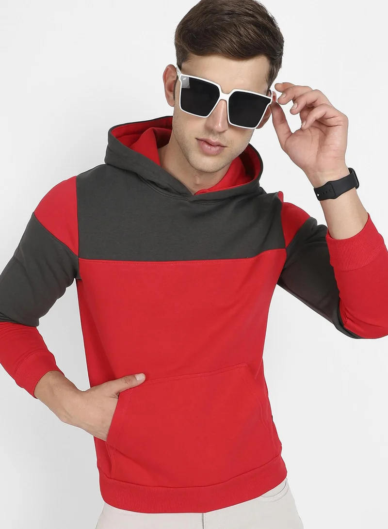 Campus Sutra Men's Red & Dark Grey Pullover Hoodie With Ribbed Hem