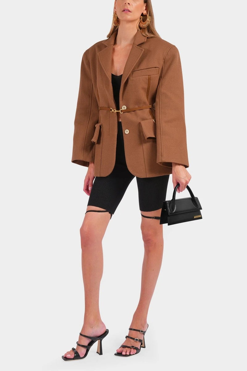 Jacquemus  حقيبة يد طويلة من Le Chiquito حقيبة يد طويلة من الجلد مع حزام كروس بودي - Image 5