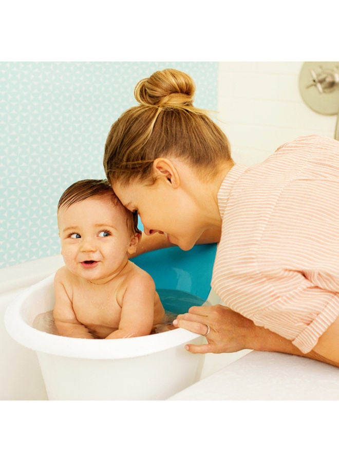 Munchkin Sit and Soak Baby Bath Tub with Built-In Support Bump and Padded Foam Back Rest, Bonus Pull-Tab Drain and Storage Hook, 0-12 Months, White - Image 3