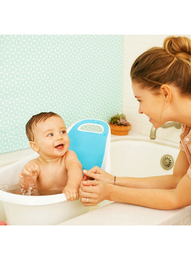 Munchkin Sit and Soak Baby Bath Tub with Built-In Support Bump and Padded Foam Back Rest, Bonus Pull-Tab Drain and Storage Hook, 0-12 Months, White - Image 4