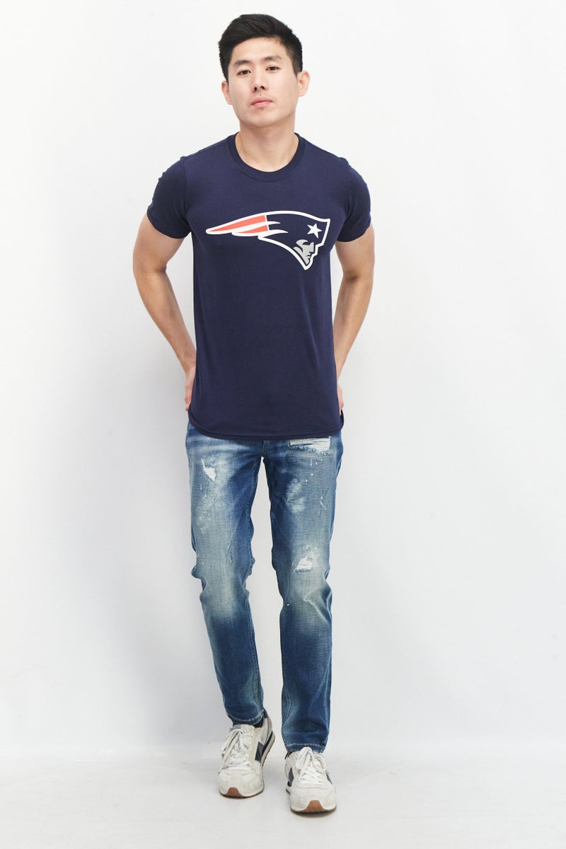 NFL تي شيرت جرافيك قصير الأكمام للرجال بياقة دائرية، أزرق داكن - Image 4