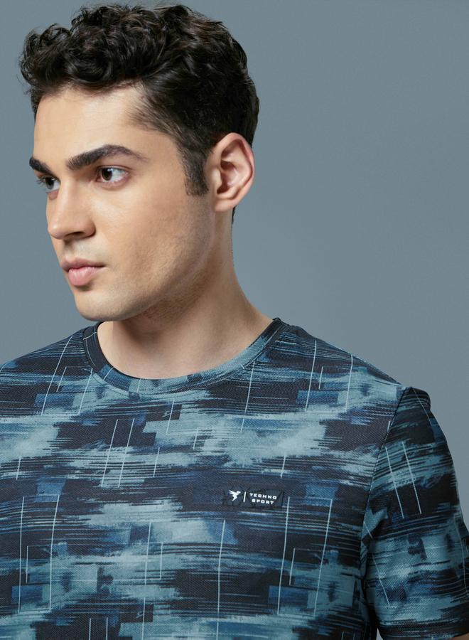 تكنوسبورت تيشيرت تكنوسبورت بقصة ضيقة وطبعة شاملة - Image 3