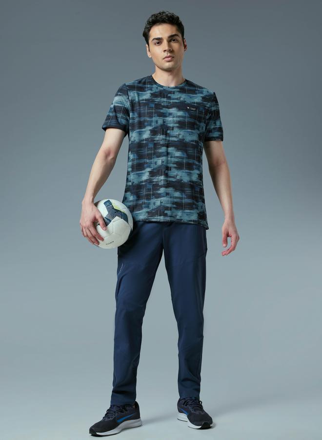 تكنوسبورت تيشيرت تكنوسبورت بقصة ضيقة وطبعة شاملة - Image 4