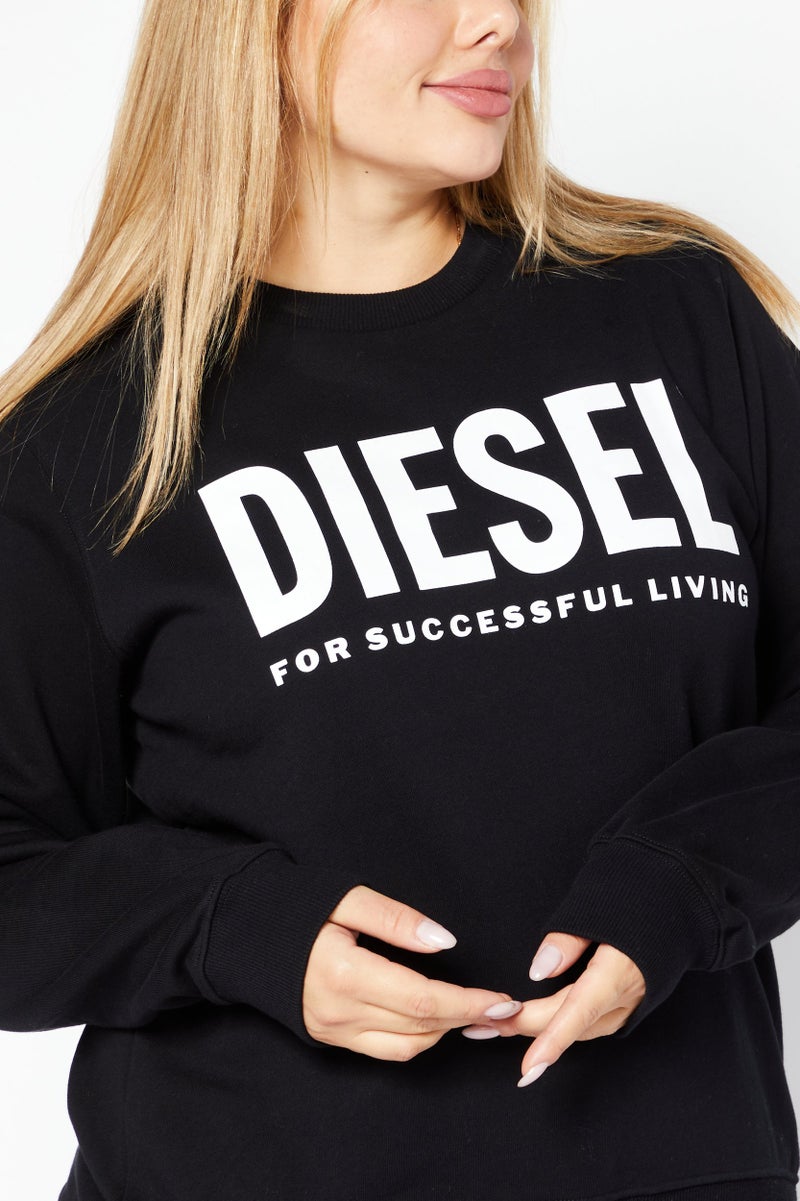 DIESEL سويت شيرت نسائي بأكمام طويلة وياقة دائرية بشعار العلامة التجارية، أسود - Image 3