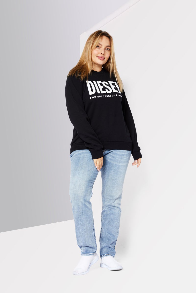 DIESEL سويت شيرت نسائي بأكمام طويلة وياقة دائرية بشعار العلامة التجارية، أسود - Image 2
