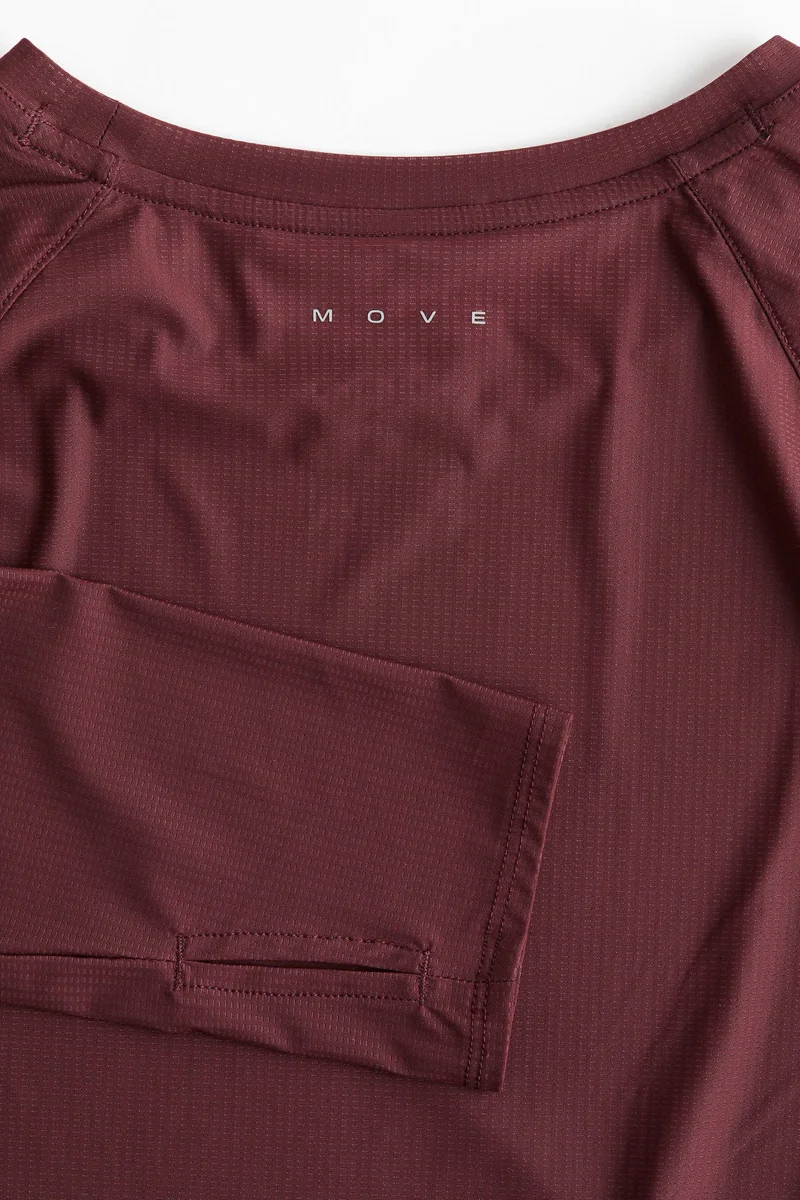 اتش اند ام بلوزة للركض من نسيج دراي موف™