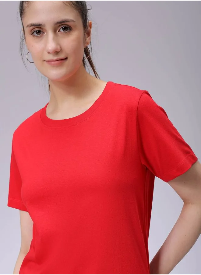 مرفوعة Women Regular Red Solid Crew Neck Short Sleeve T-Shirt