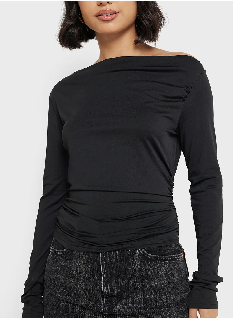 جينجر Assymetric Neck Fitted Top