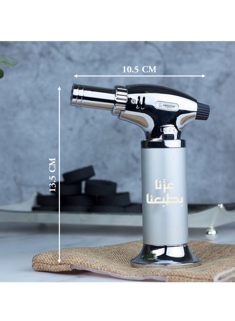 حكاية شمعة اليوم الوطني ، ولاعة فضية فخمة محفور عليها عزنا بطبعنا ، متعددة  الإستخدام للفحم والبخور وغير ذلك - Image 2