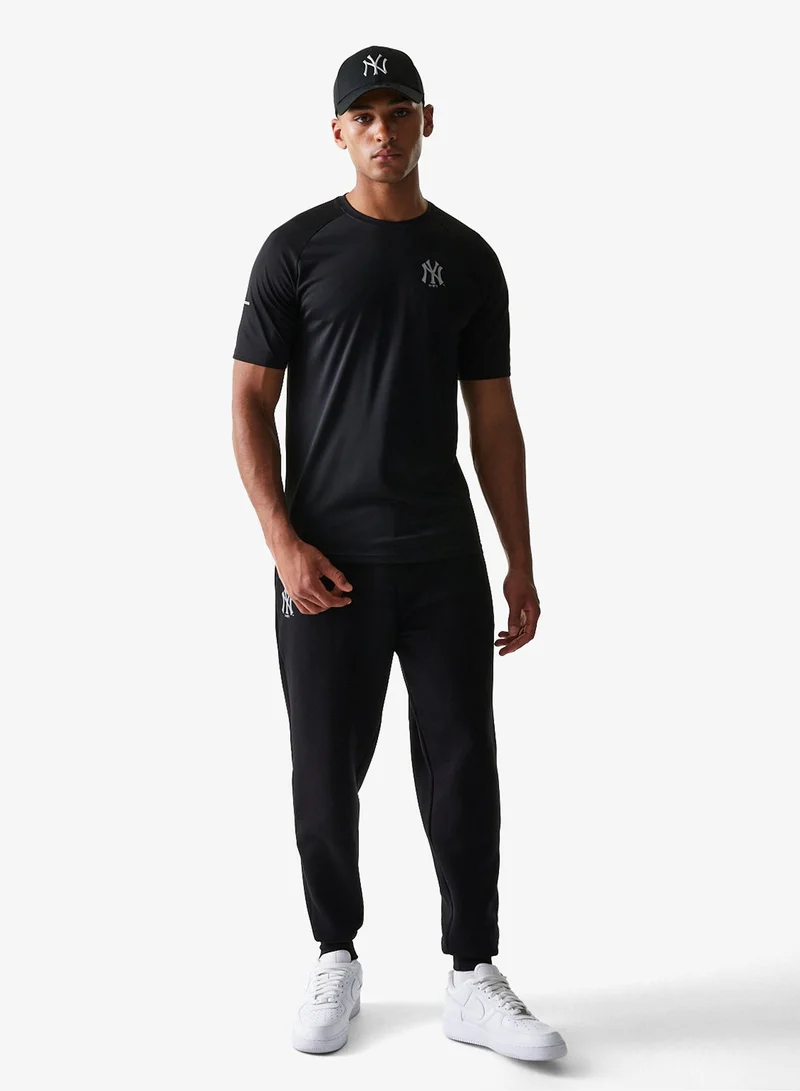 NEW ERA  New York Yankees Mlb Core Plus T-Shirt  | Best Price UAE