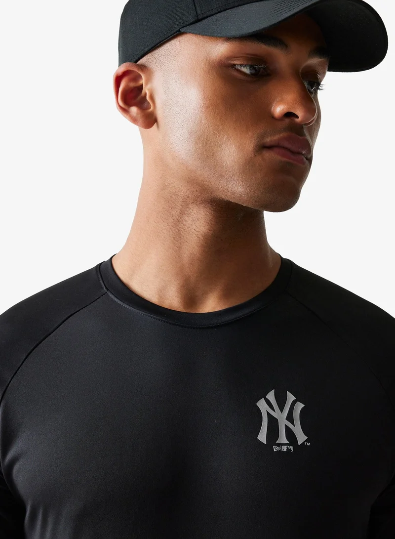 NEW ERA  New York Yankees Mlb Core Plus T-Shirt  | Best Price UAE