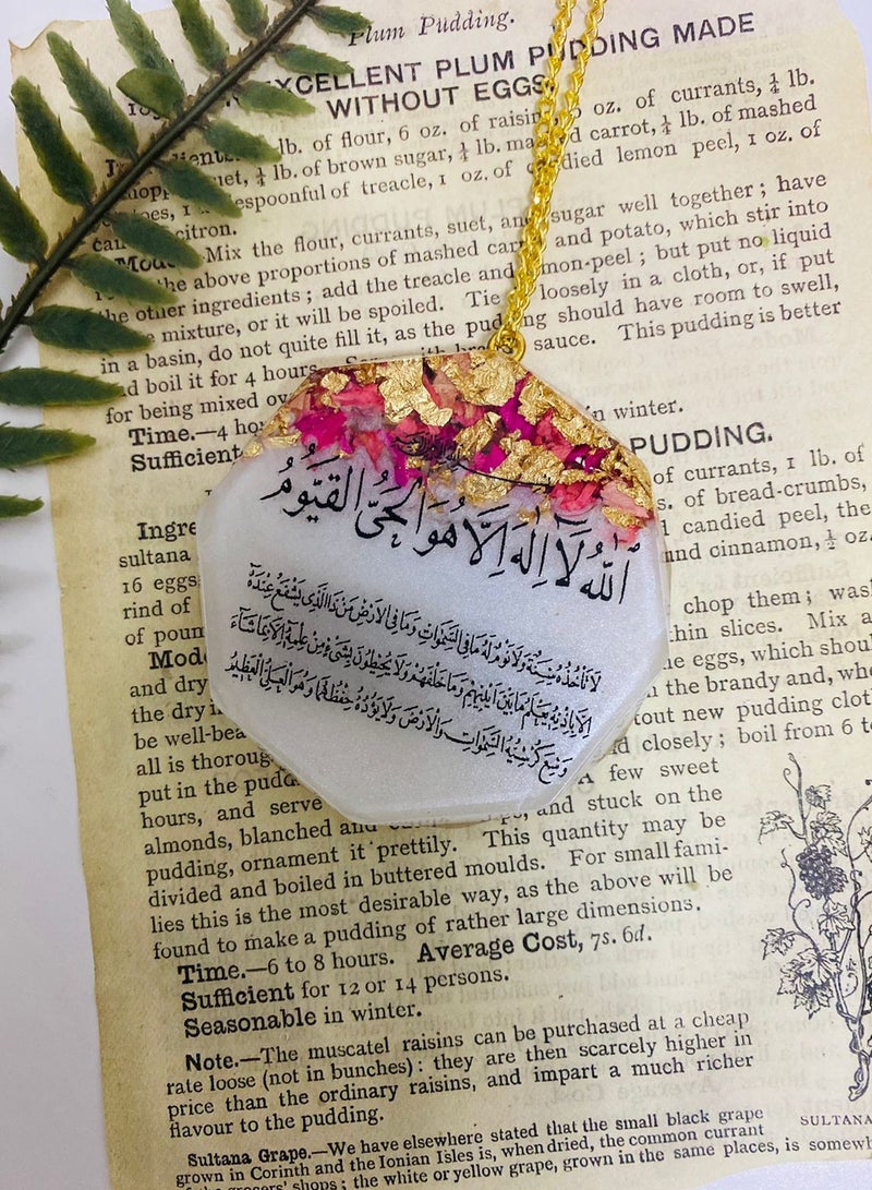 An elegant two-sided car decoration pendant embroidered with gold leaf and dried roses from luxurious resin - Image 5