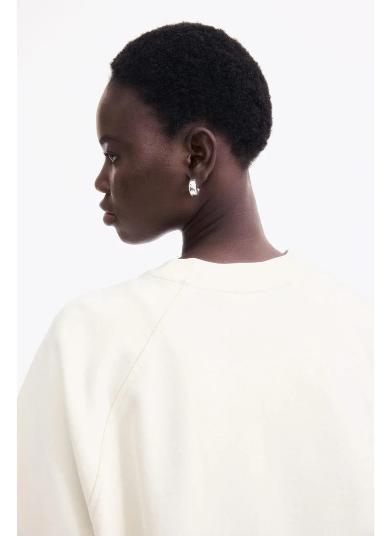 اتش اند ام سويت شيرت بأكمام قصيرة