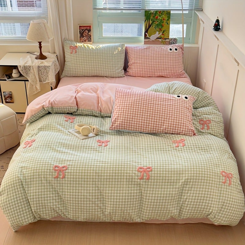 Three-Piece Set with Blue Bow Pattern, Printed Polyester Material, One Duvet Cover + Two Pillowcases, Soft Skin-Friendly Breathable, Suitable for Single/Double Bed, Machine Washable Bedding - Image 1