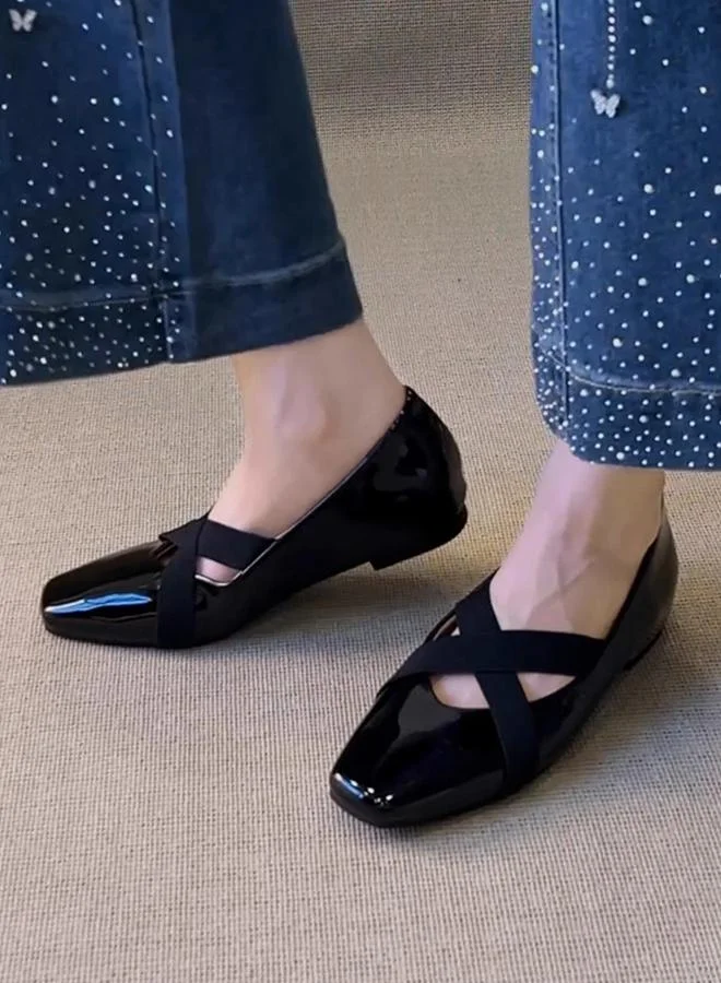 تايك تو حذاء فلات بأشرطة متقاطعة