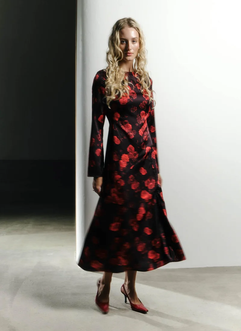 Lichi Midi dress in lightweight fabric with floral print
