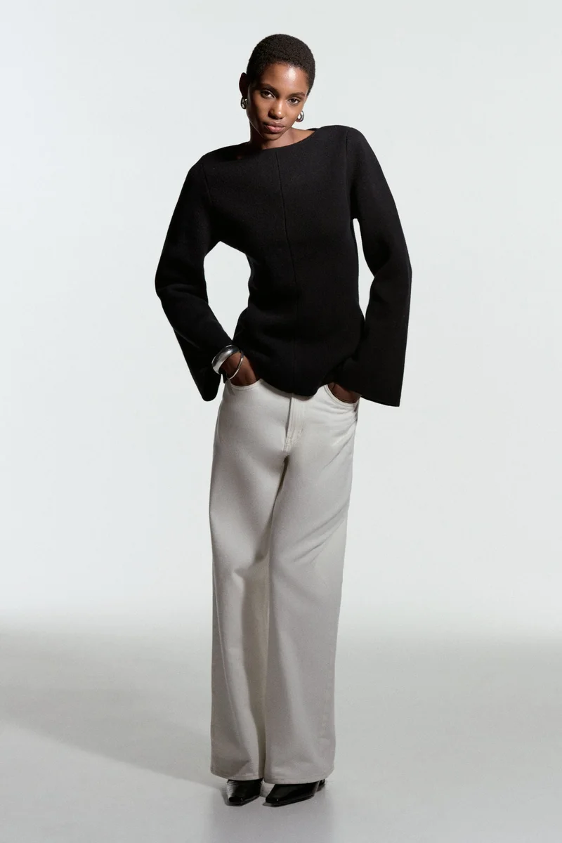 اتش اند ام بلوزة بياقة بيبلوم من الصوف