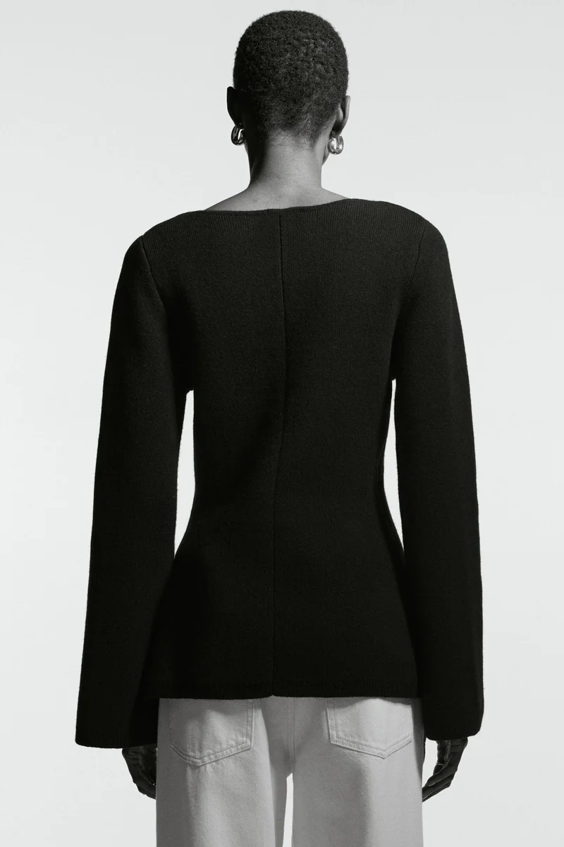 اتش اند ام بلوزة بياقة بيبلوم من الصوف