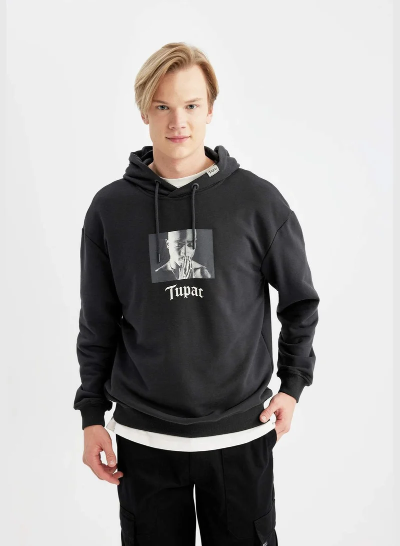 ديفاكتو Boxy Fit Tupac Shakur licensed Long Sleeve Sweatshirt