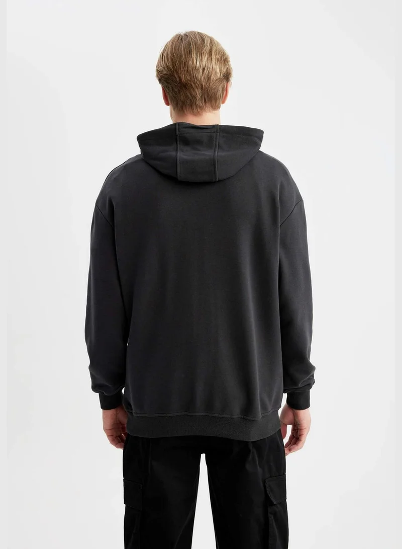 ديفاكتو Boxy Fit Tupac Shakur licensed Long Sleeve Sweatshirt
