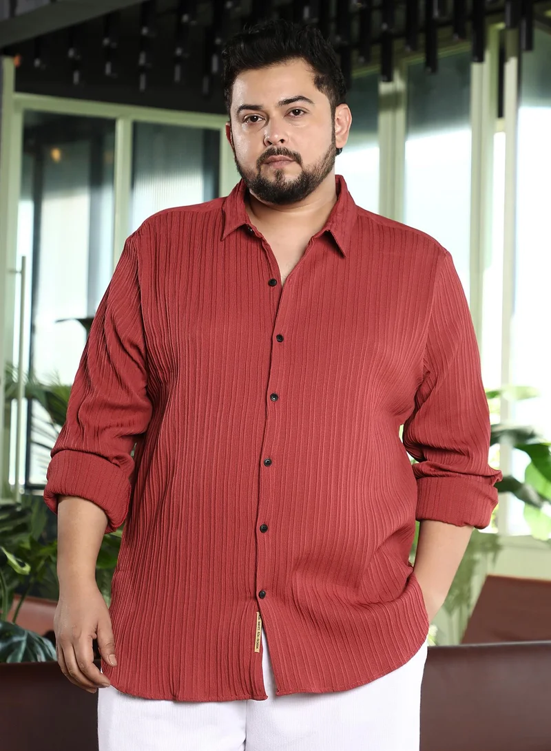 انستافاب بلس قميص رجالي بنقشة بارزة بياقة ممتدة وأكمام طويلة بأزرار، إغلاق بأزرار، وحافة منحنية، بلون سادة منسوج للمقاسات الكبيرة والاستخدام اليومي، أحمر طوبي