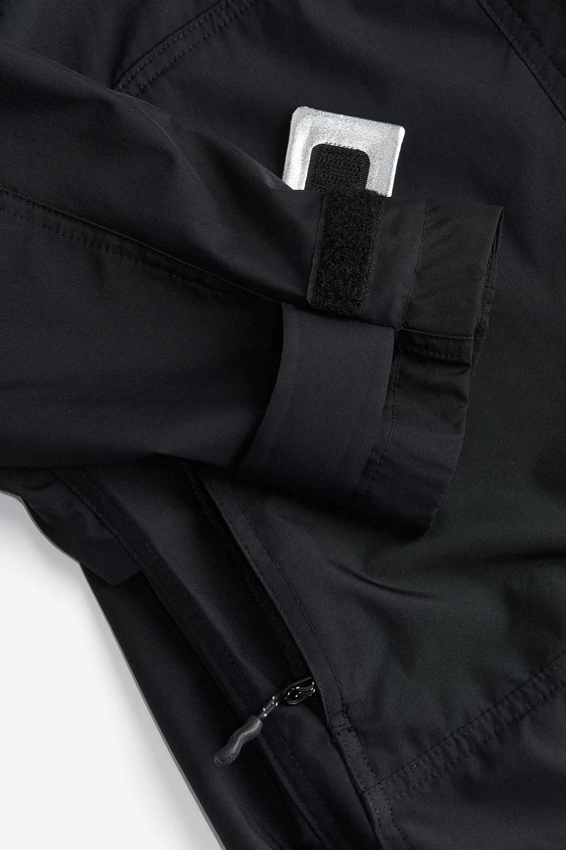 اتش اند ام جاكيت خفيف عازل للماء