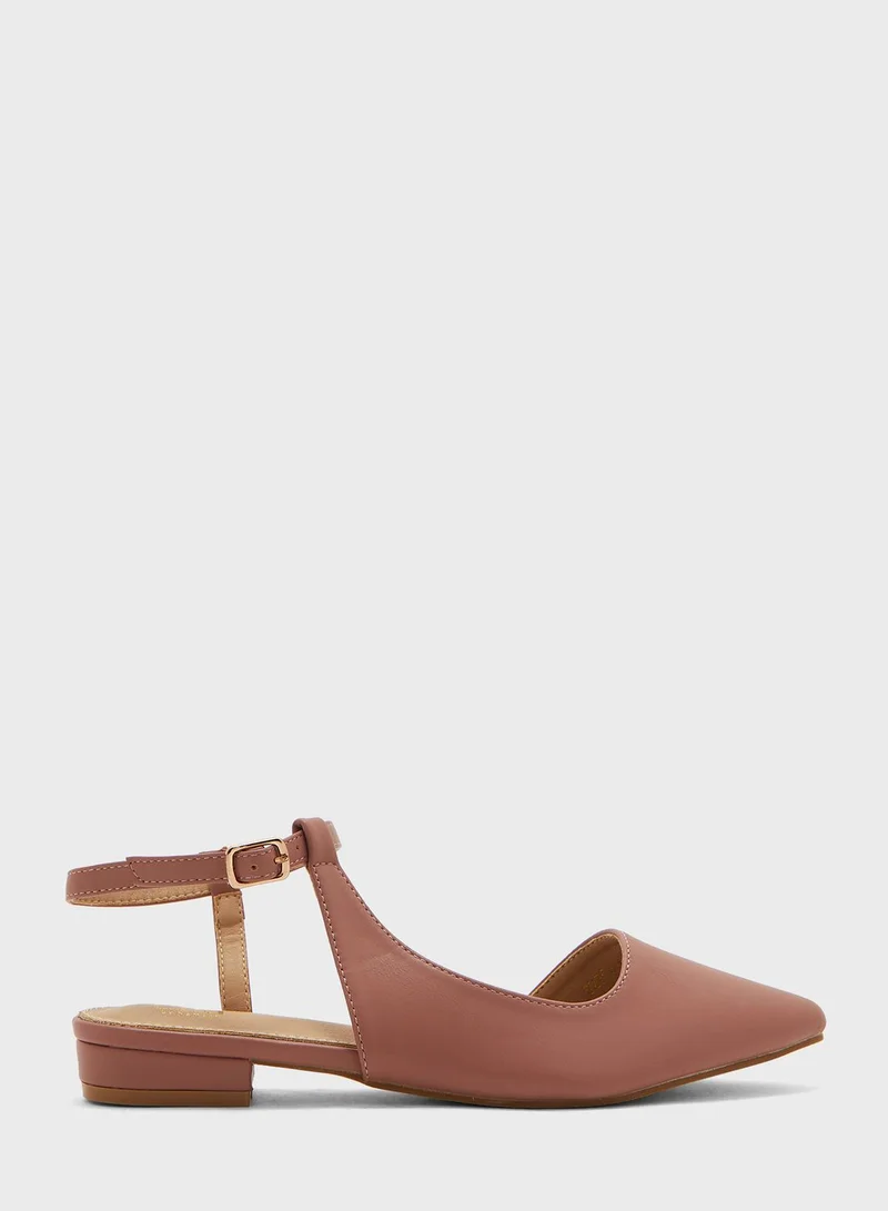 ايلا Curved Ankle Strap Pointed Flat Shoe