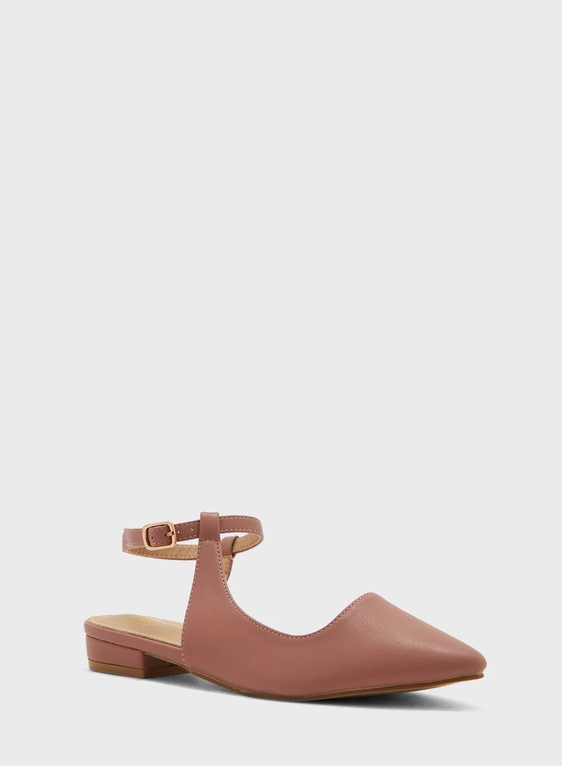 ايلا Curved Ankle Strap Pointed Flat Shoe