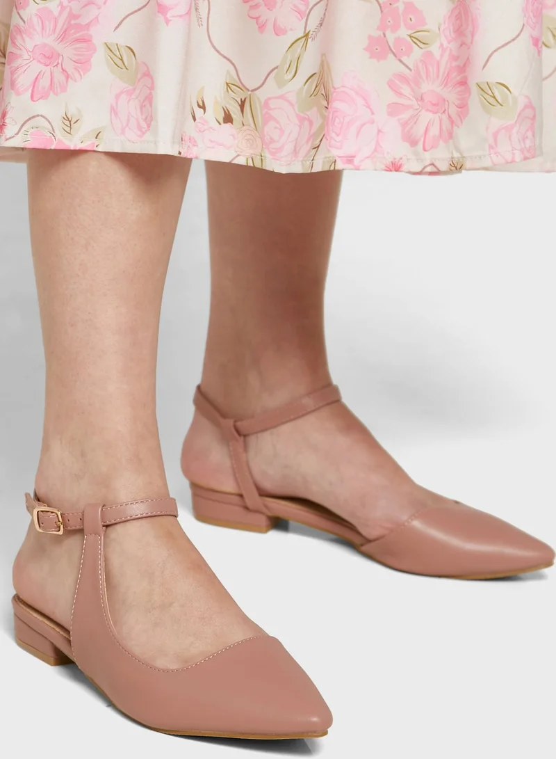 ايلا Curved Ankle Strap Pointed Flat Shoe