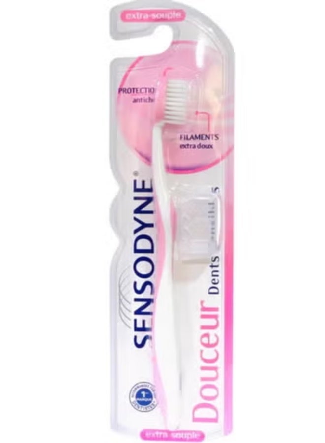 Sensodyne Extra souple Dents Sensitive Teeth Toothbrush Multi-Colour (Packaging may vary) - Image 1