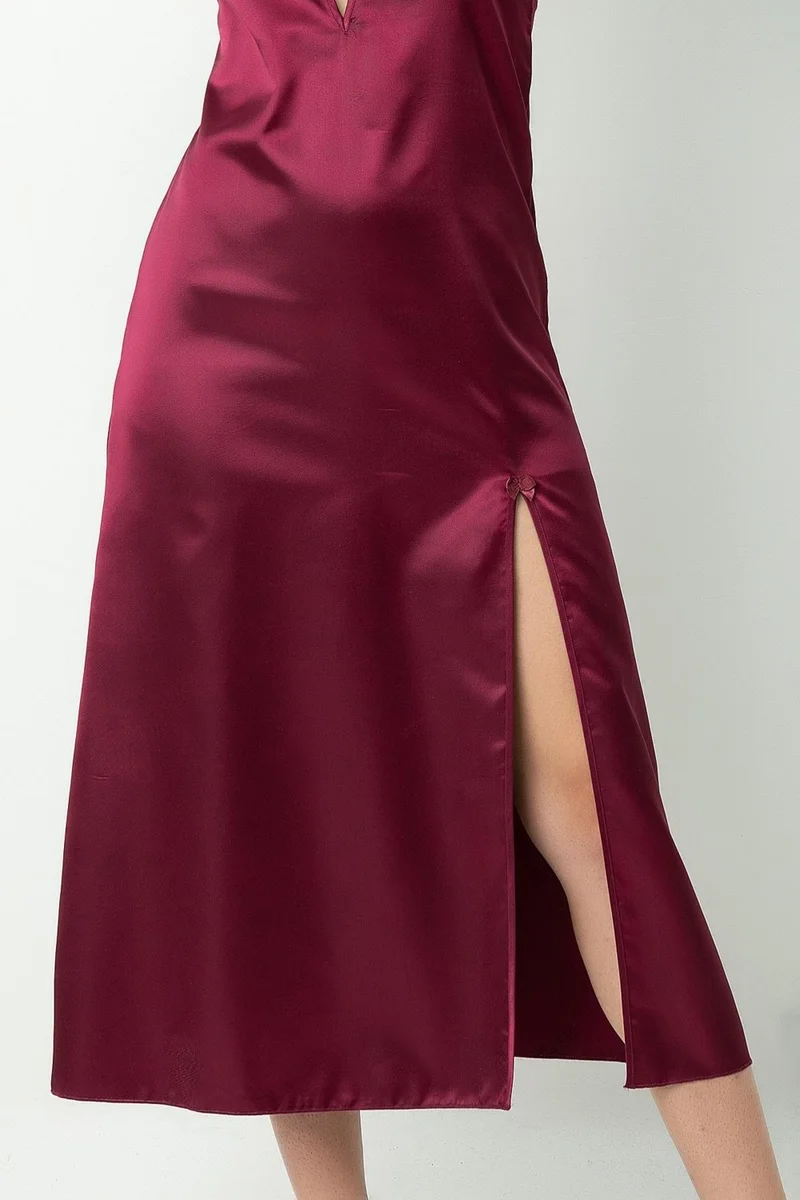 دو رى مى Back Lace Detailed Slit Satin Nightgown