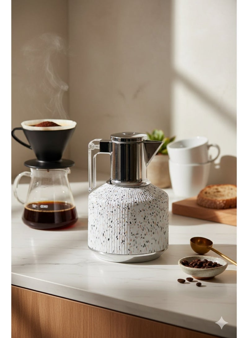 A thermos for tea and coffee designed with great ingenuity. - Image 1