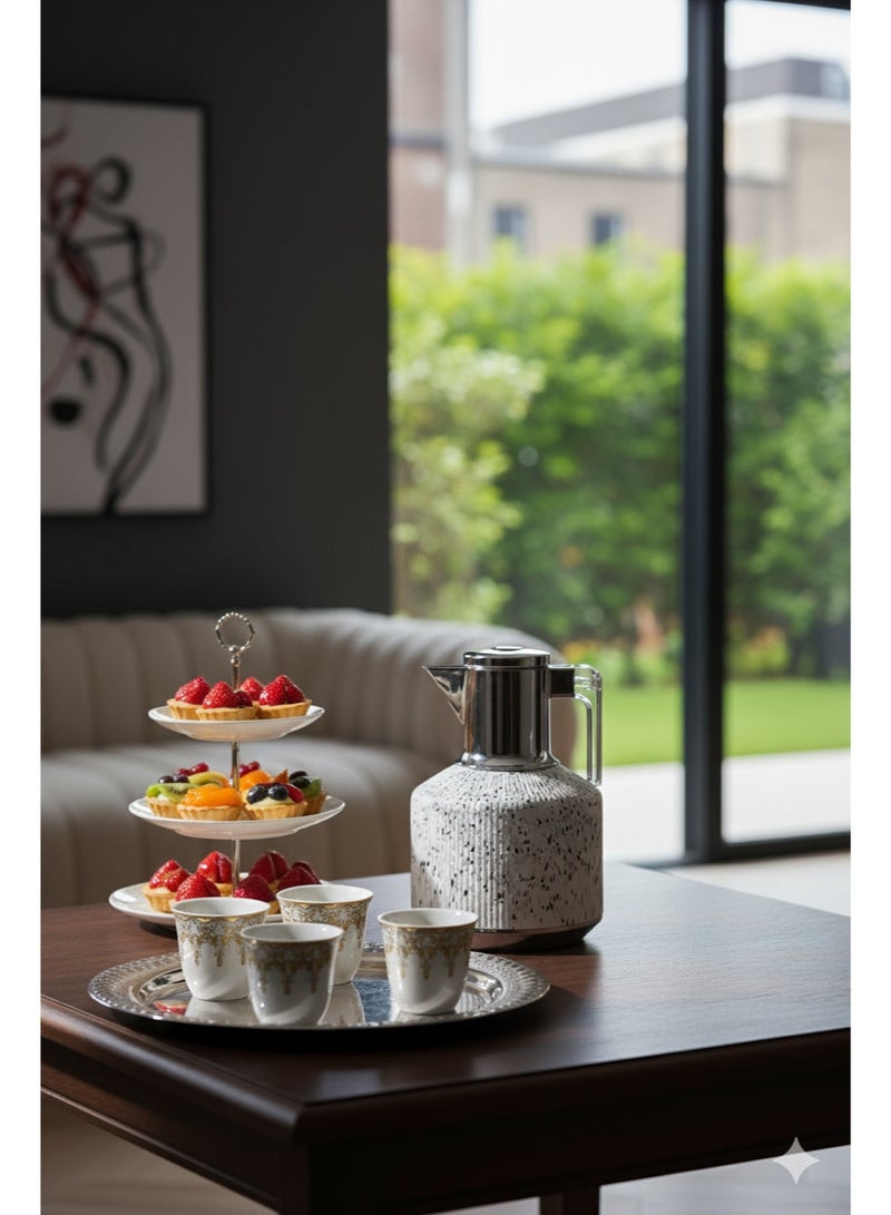 A thermos for tea and coffee designed with great ingenuity. - Image 3