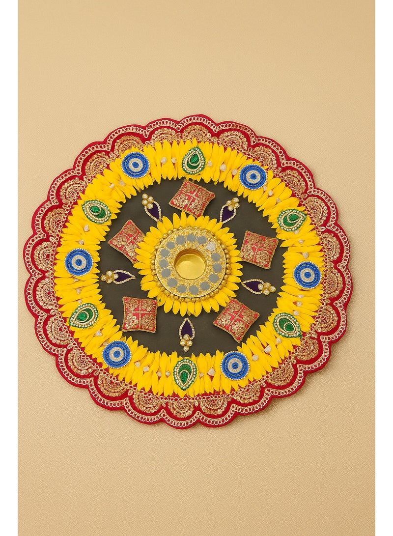 مجوهرات رام طبق رانجولي فاخر مزخرف يدويًا لديكور المنزل | ثالي ديا تقليدي للمهرجانات مع زخارف من المرايا والخرز والأحجار | تصميم رانجولي أنيق باللونين الأصفر والأحمر لديوالي وحفلات الزفاف والصلاة | طبق دائري مزخرف جميل للهدايا والديكور | صناعة يدوية فاخرة من رام جوليري ديكور - Image 1