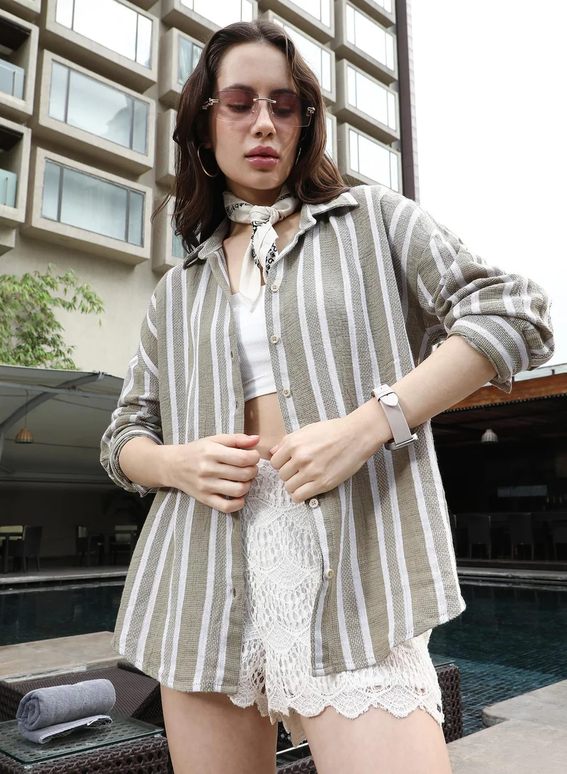 بينيا كولادا قميص نسائي واسع مخطط باللون البني الرمادي من بيناكولادا