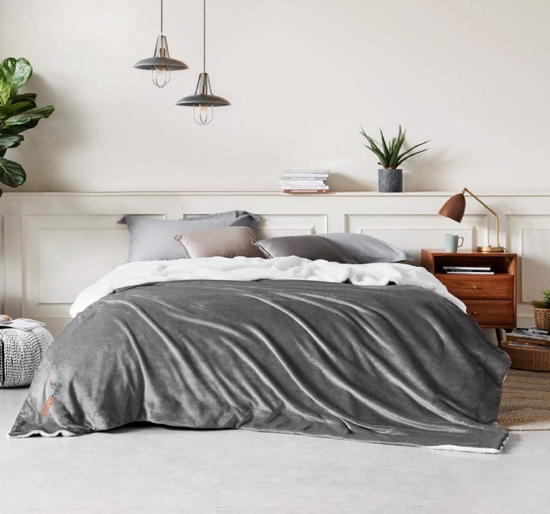 VAS COLLECTIONS Polyester Micromink Summer AC Blanket Sherpa Super Soft Flannel Solid/Plain AC Dohar/Comforter, Grey & Silver, Size 150X225 Cms (Approx 4.7 x 7 ft) (Single, Breathable) - Image 2