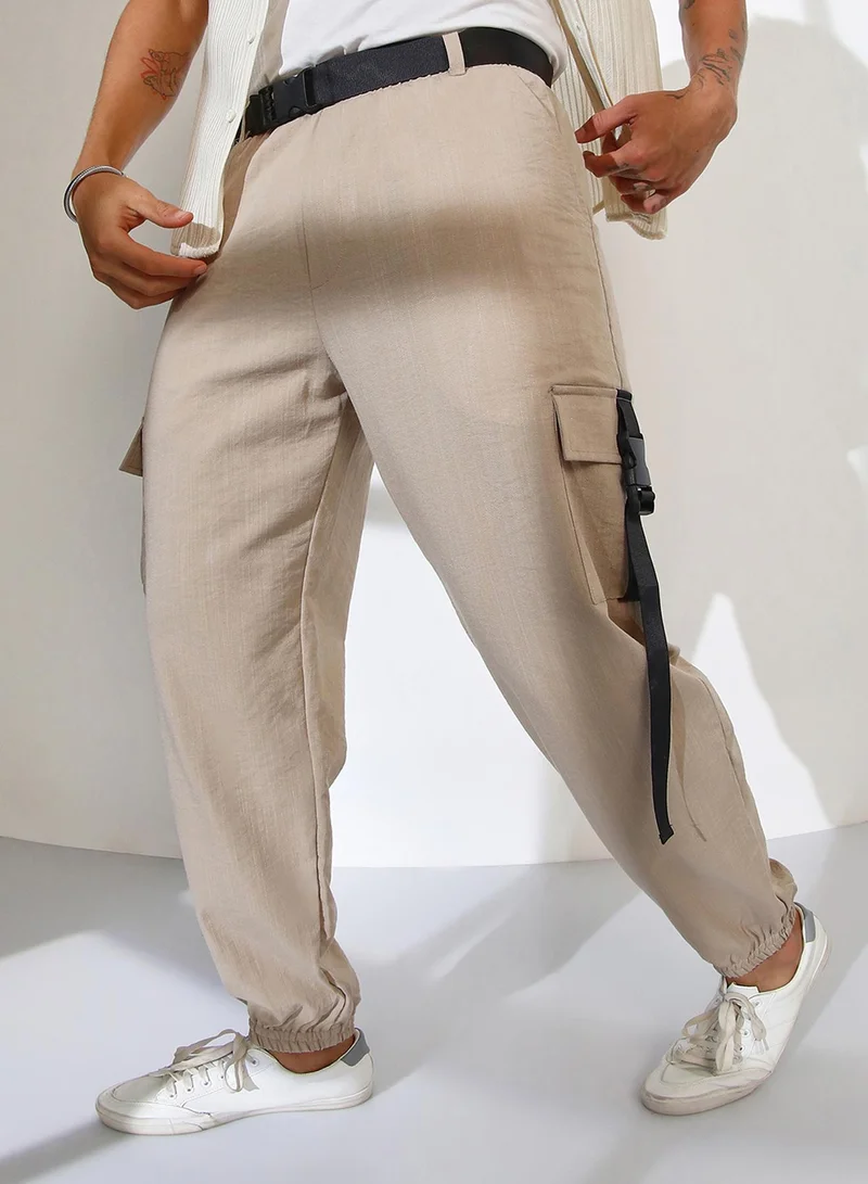 Campus Sutra Campus Sutra Men's Khaki Brown Cuffed Utility Trousers For Casual Wear | Mid-Rise | 4 Pockets | Button Closure | Cargo Pants Crafted With Comfort Fit For Everyday Wear
